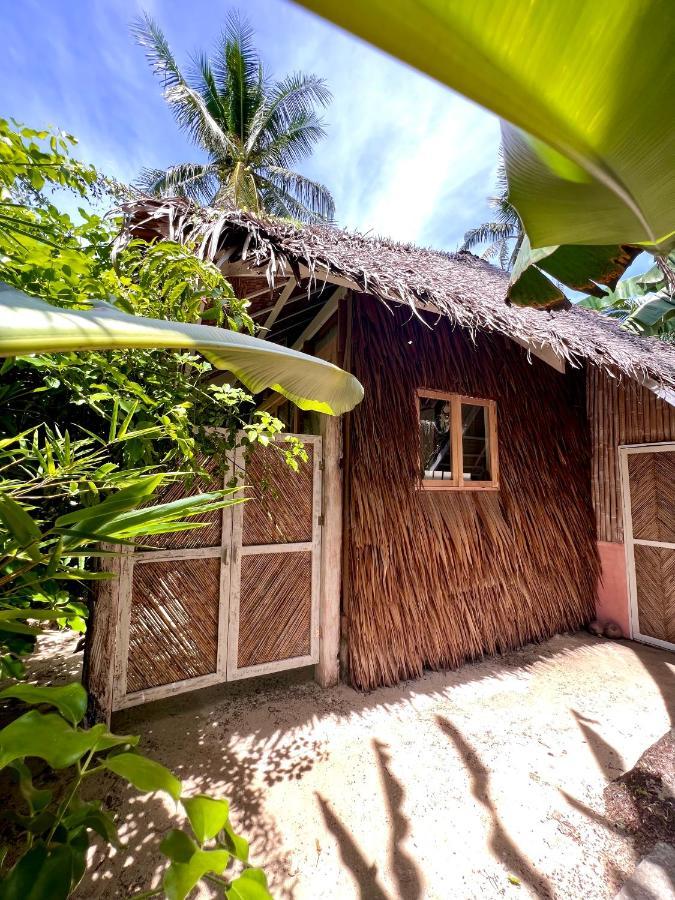 Secret Pool Villa Tuason Beach 卢纳将军城 外观 照片